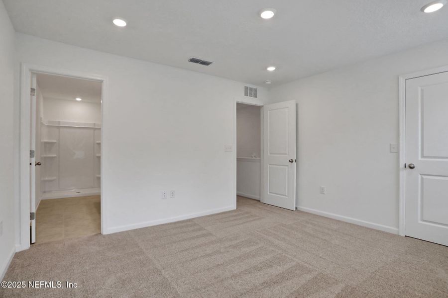 Spacious, unfurnished interior of a new home in Atlantis Pointe, Middleburg (Image 28).