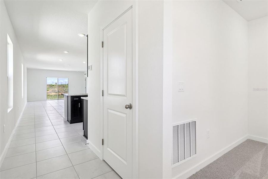 Spacious, unfurnished interior of a new home in Hamilton Bluff, Haines City (Image 19).