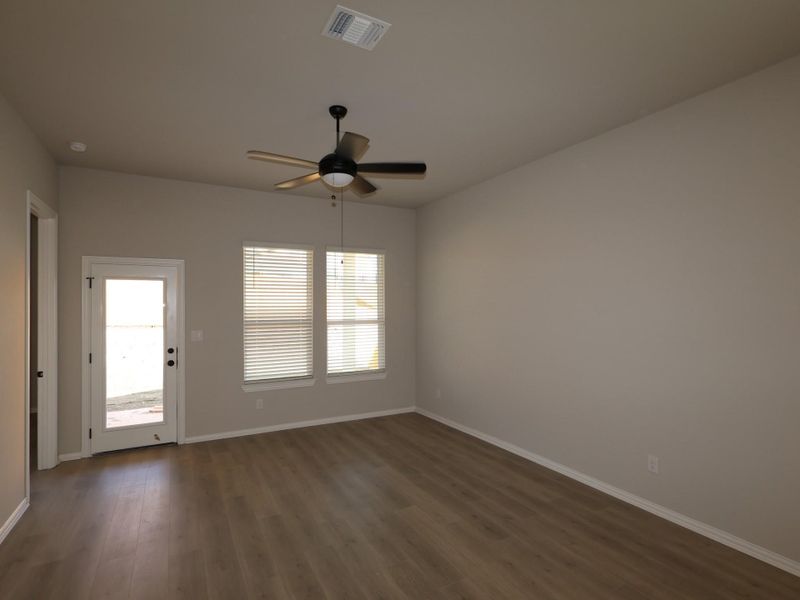 Spacious, unfurnished interior of a new home in Heritage, Dripping Springs (Image 8).