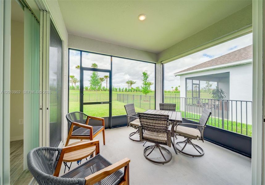 Exterior details and patio area of a home in , Port St. Lucie (Image 4).