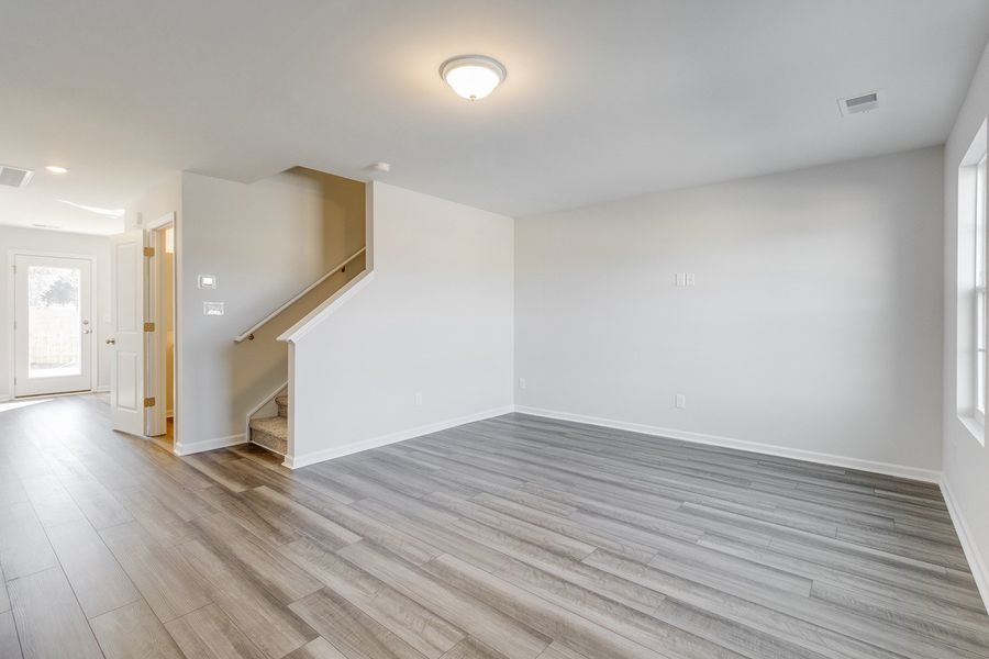 Spacious, unfurnished interior of a new home in Astoria, Columbia (Image 13).