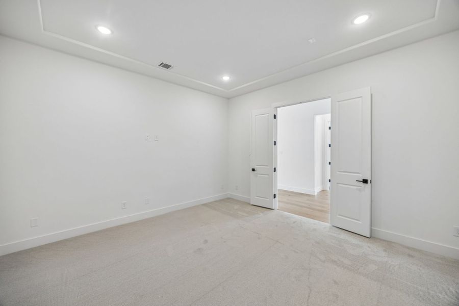 Spacious, unfurnished interior of a new home in The Parks at Wilson Creek, Celina (Image 49).