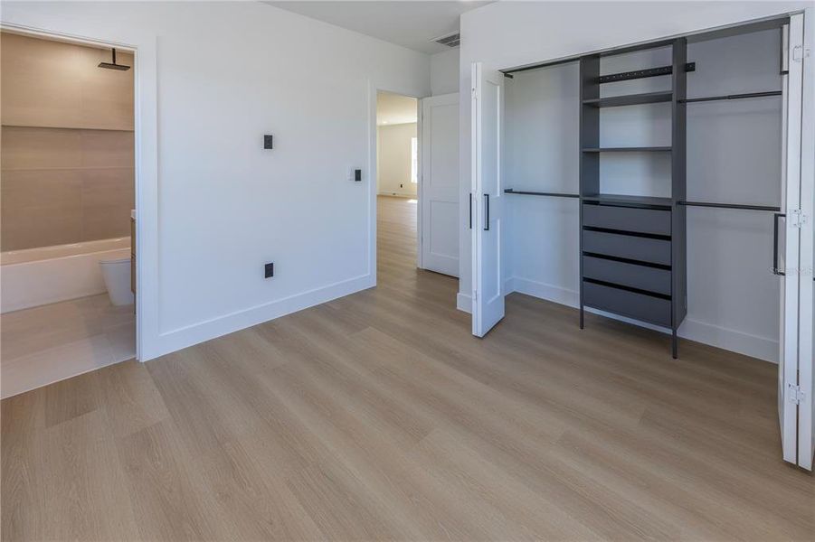 Spacious, unfurnished interior of a new home in , St. Petersburg (Image 34). Spacious, unfurnished interior of a new home in , St. Petersburg (Image 34).