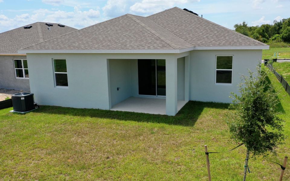 Spacious Outdoor Lanai Area in Central Florida House Spacious Outdoor Lanai Area in Central Florida House