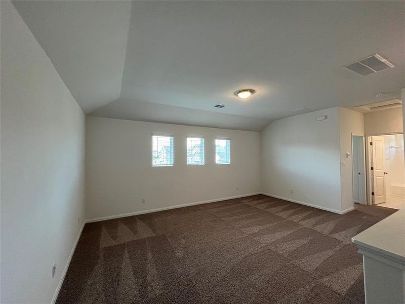 Spacious, unfurnished interior of a new home in Wellspring, Round Rock (Image 21).