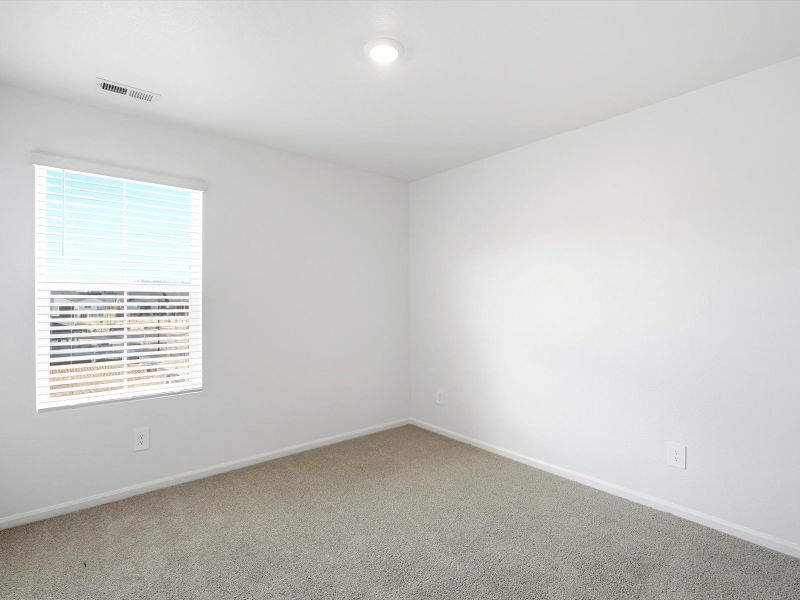 Spacious, unfurnished interior of a new home in Skyview at High Point, Aurora (Image 15).