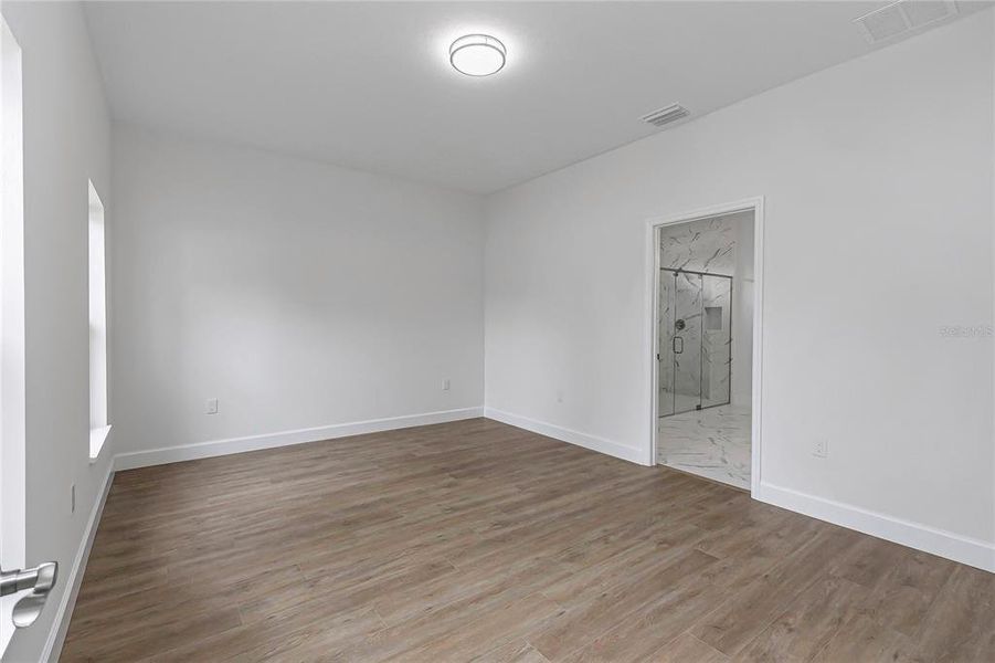 Spacious, unfurnished interior of a new home in , Ocala (Image 19).