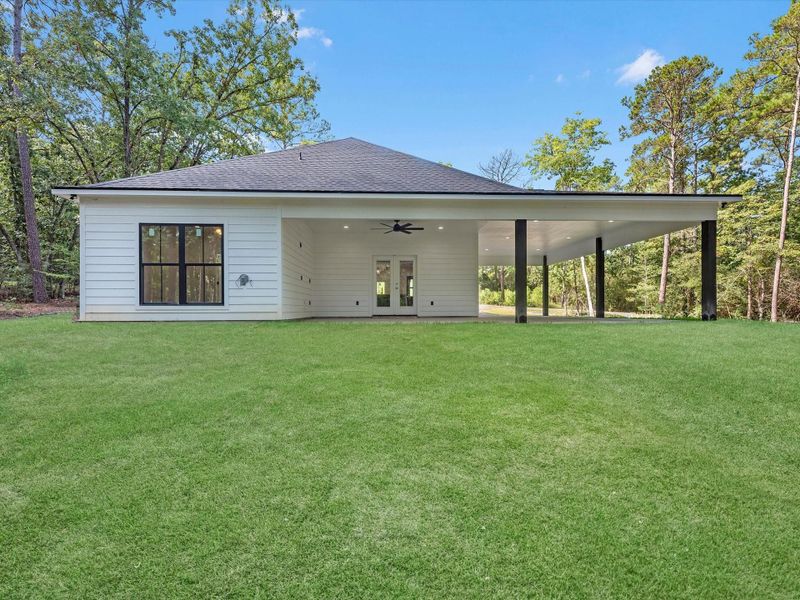 Exterior details and patio area of a home in , Brookeland (Image 22).