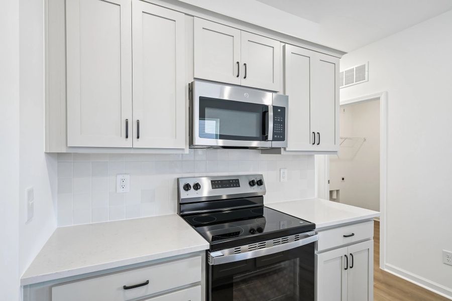 Representative images and renderings are for illustrative purposes. Actual structural options and design finishes of home may vary