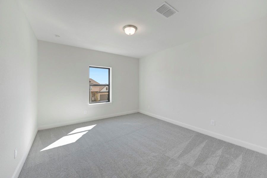 Spacious, unfurnished interior of a new home in The Meadows at Imperial Oaks, Conroe (Image 33).