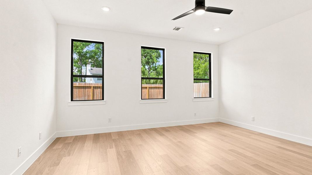 Spacious, unfurnished interior of a new home in Friendswood Trails 70' Homesites, Friendswood (Image 23).