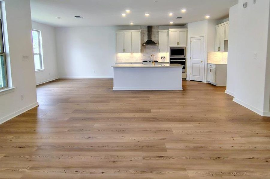 Spacious, unfurnished interior of a new home in Wolf Ranch, Georgetown (Image 35).