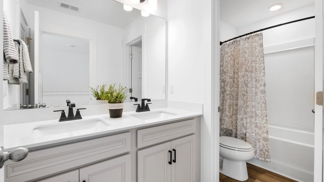 Representative furnished interior of a home built from the Drayton by DRB Homes in Mulberry Estates, Simpsonville (Image 33). Representative furnished interior of a home built from the Drayton by DRB Homes in Mulberry Estates, Simpsonville (Image 33).
