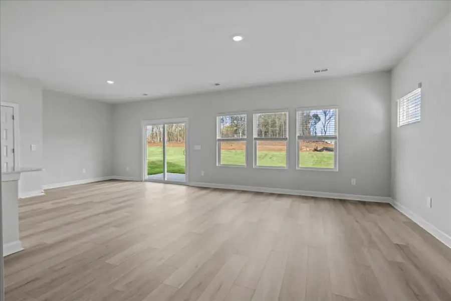 Spacious, unfurnished interior of a new home in Creek Ridge - Heritage Collection, Spartanburg (Image 9).