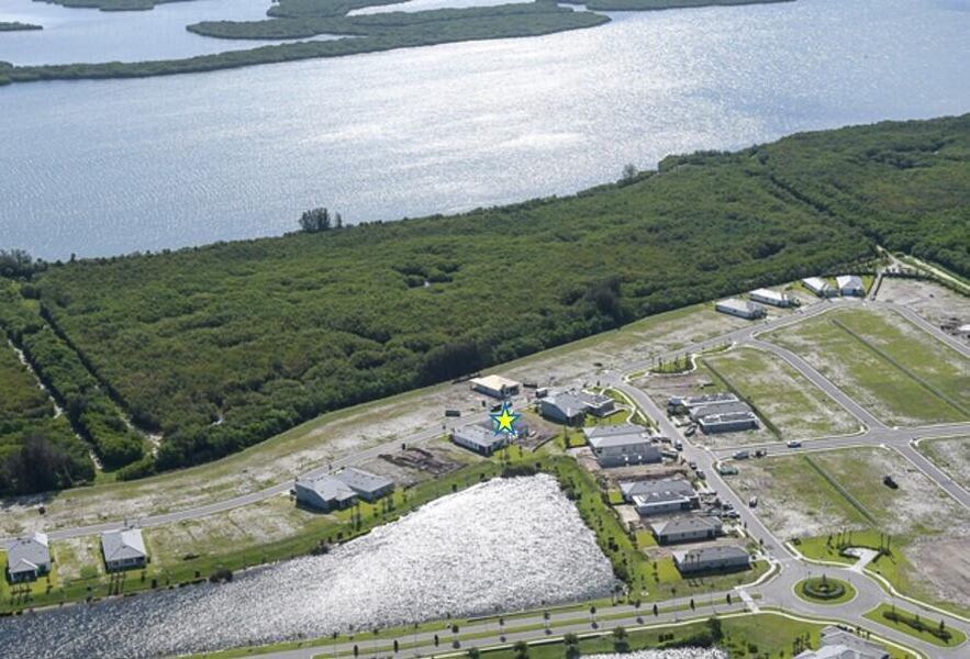 Image 25 of a home in Harbor Isle.
