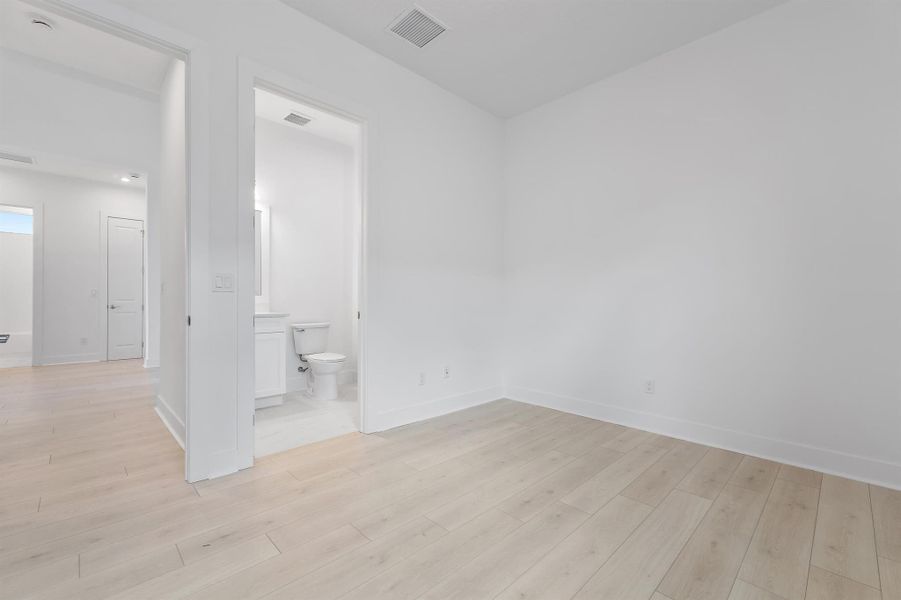 Spacious, unfurnished interior of a new home in Cove Royale, Stuart (Image 27).