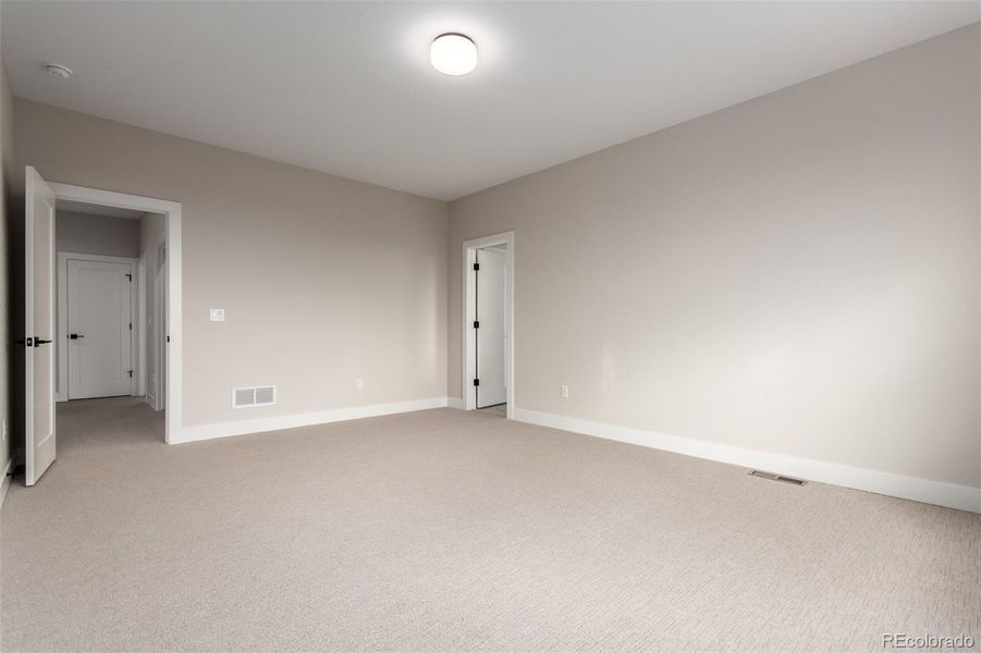 Spacious, unfurnished interior of a new home in West Grange, Longmont (Image 20).