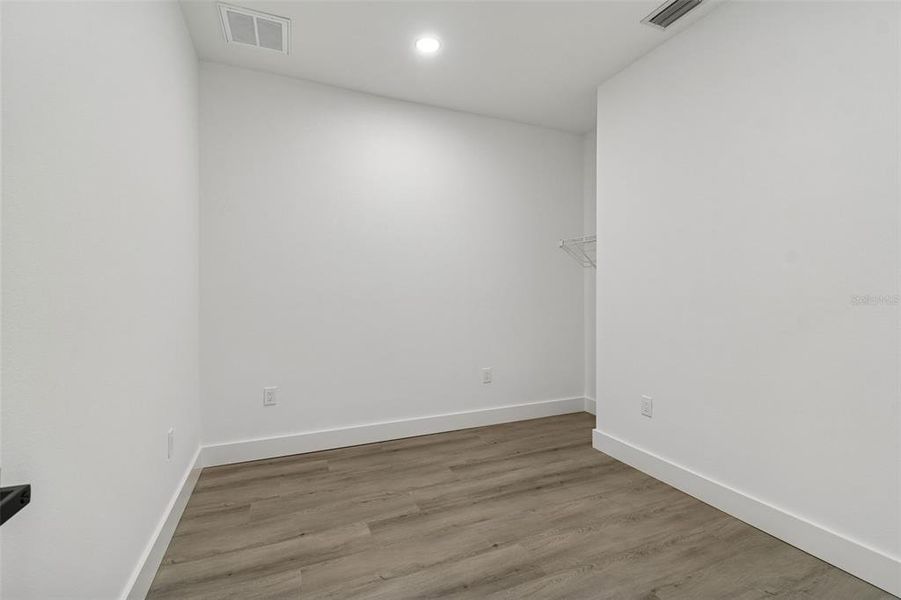 Spacious, unfurnished interior of a new home in , Pinellas Park (Image 33).