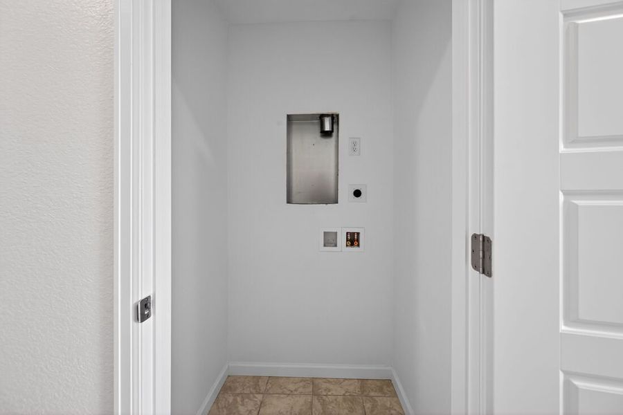 Spacious, unfurnished interior of a new home in Trailstone, Arvada (Image 16).