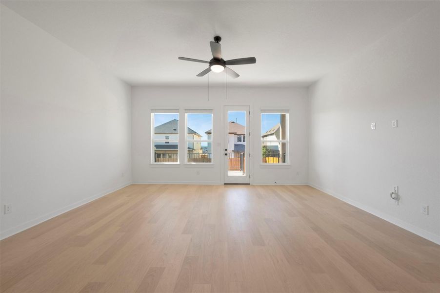 Spacious, unfurnished interior of a new home in Heritage, Dripping Springs (Image 25).