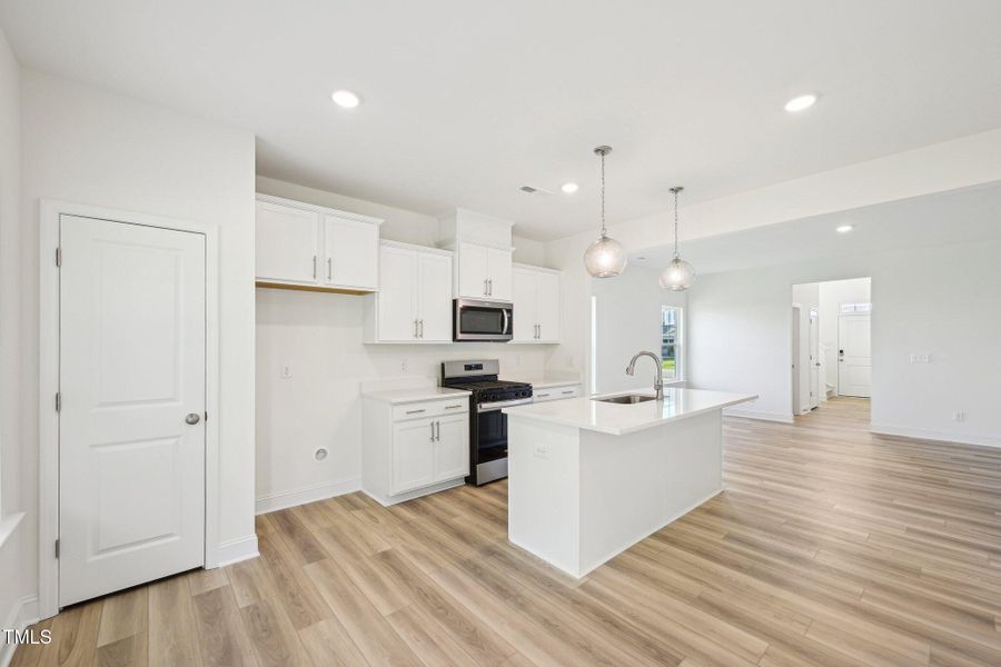 15-web-or-mls-Winding Crk Dr-2105-015