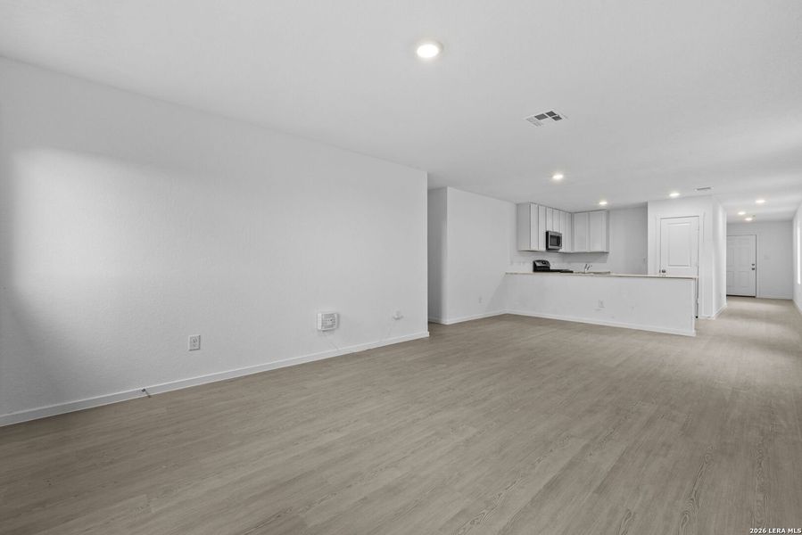 Spacious, unfurnished interior of a new home in Spring Grove, San Antonio (Image 17). Spacious, unfurnished interior of a new home in Spring Grove, San Antonio (Image 17).