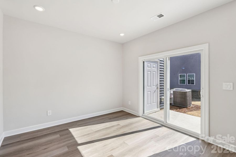 Spacious, unfurnished interior of a new home in Galloway Ridge, Charlotte (Image 19).