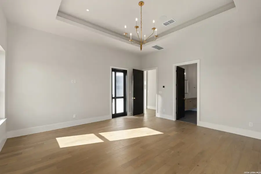 Spacious, unfurnished interior of a new home in , Canyon Lake (Image 27).