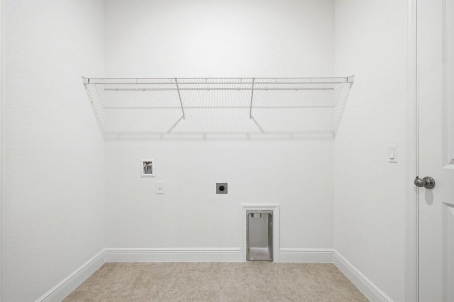Spacious, unfurnished interior of a new home in Cape Coral, Cape Coral (Image 13).