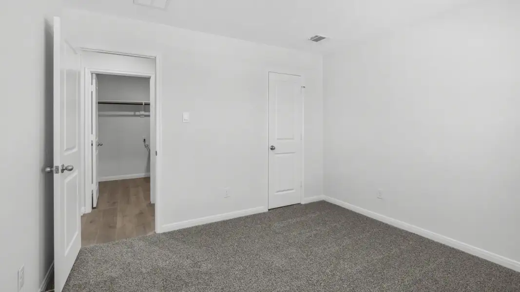 Spacious, unfurnished interior of a new home in Saddlebrook, Waxahachie (Image 14).