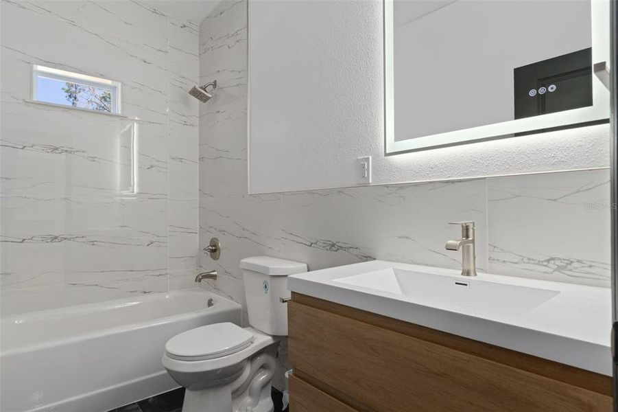 Furnished interior view inside a new home in , Dunnellon (Image 12).