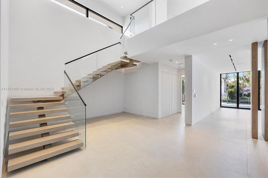 Foyer - Main Stairs Foyer - Main Stairs