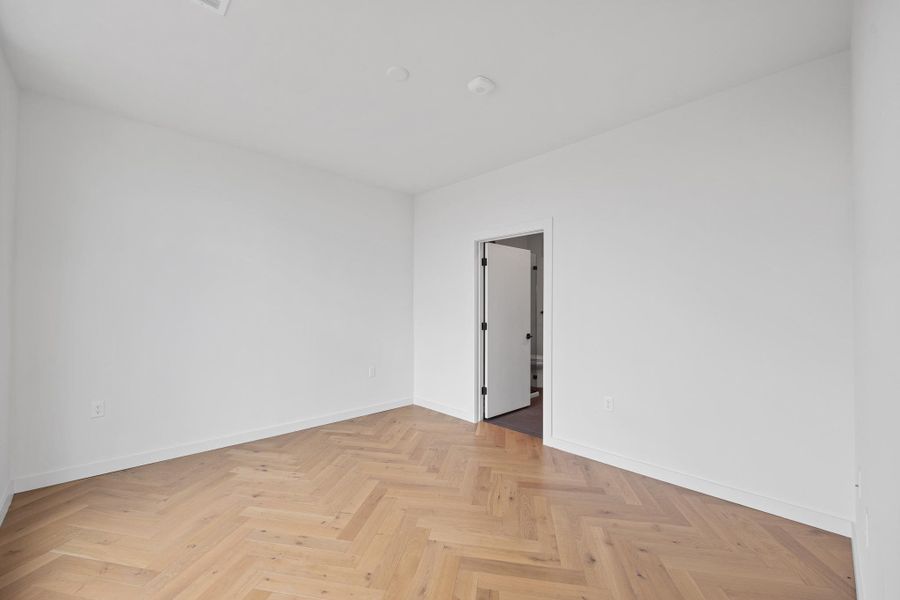 Spacious, unfurnished interior of a new home in , Austin (Image 18).