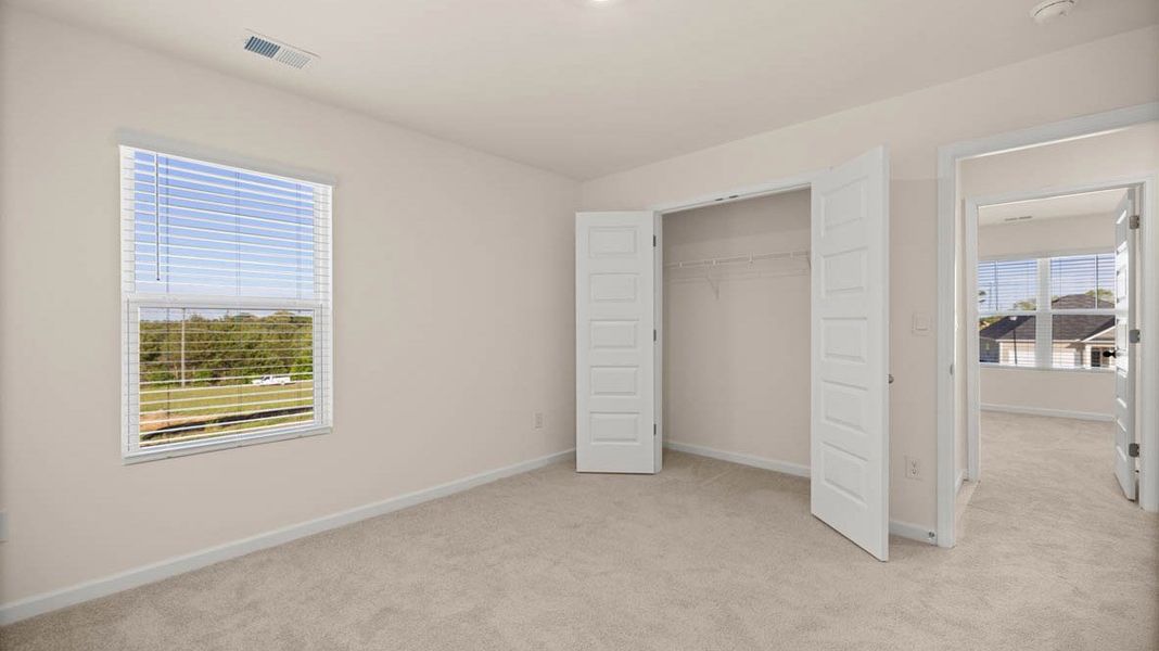 Spacious, unfurnished interior of a new home in Estates at Deer Hollow, Grovetown (Image 36).