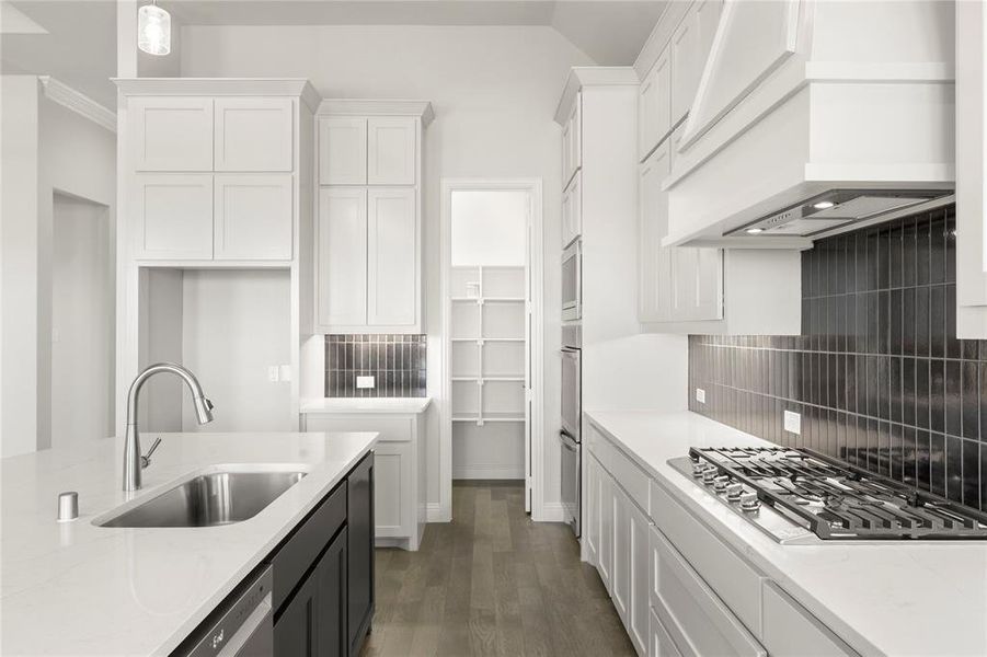 14. 2118 Clairmount - Kitchen (3)