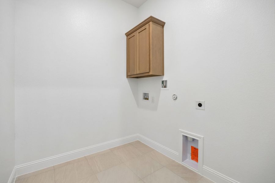 Spacious, unfurnished interior of a new home in Mayfield Farms, Arlington (Image 27).