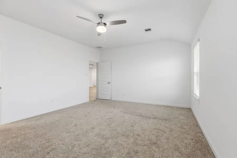 Spacious, unfurnished interior of a new home in , Fulshear (Image 44).