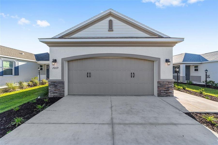 Exterior details and patio area of a home in , Ocala (Image 2).
