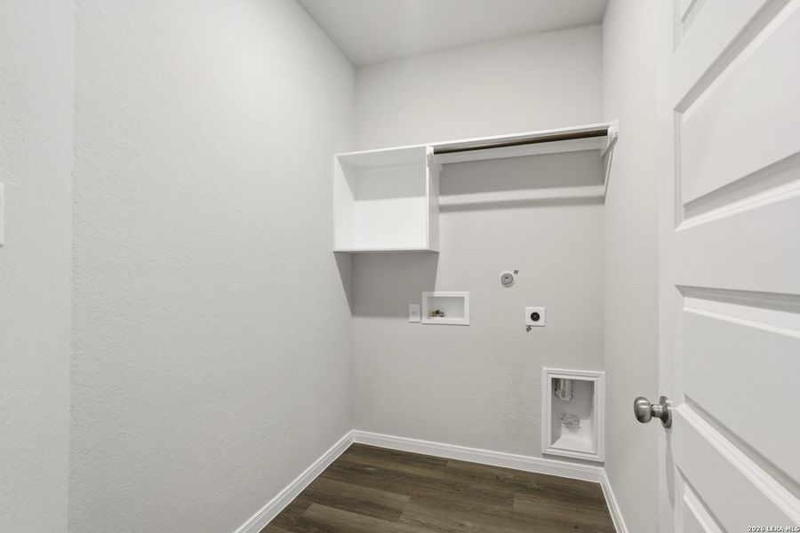 Spacious, unfurnished interior of a new home in Swenson Heights, Seguin (Image 28).
