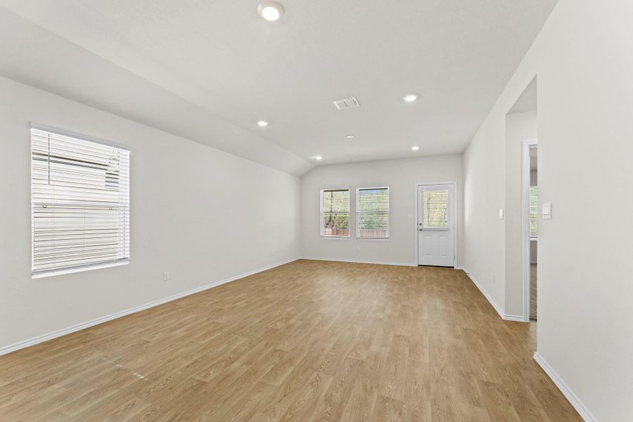 Spacious, unfurnished interior of a new home in Bollinger, Maxwell (Image 17).