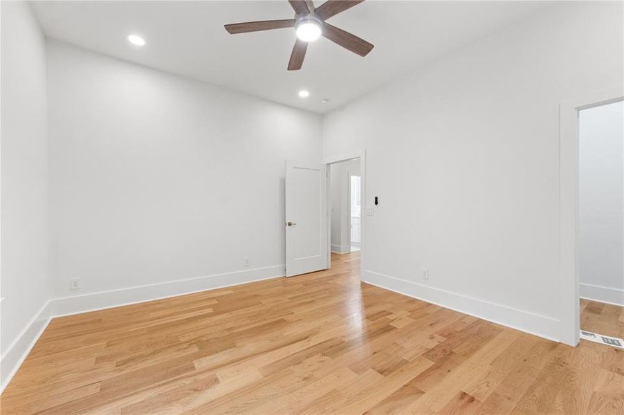Spacious, unfurnished interior of a new home in , Atlanta (Image 33).