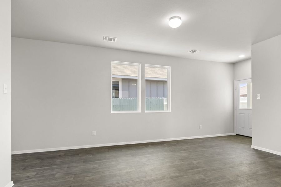 Spacious, unfurnished interior of a new home in Casetta Ranch, Kyle (Image 10).