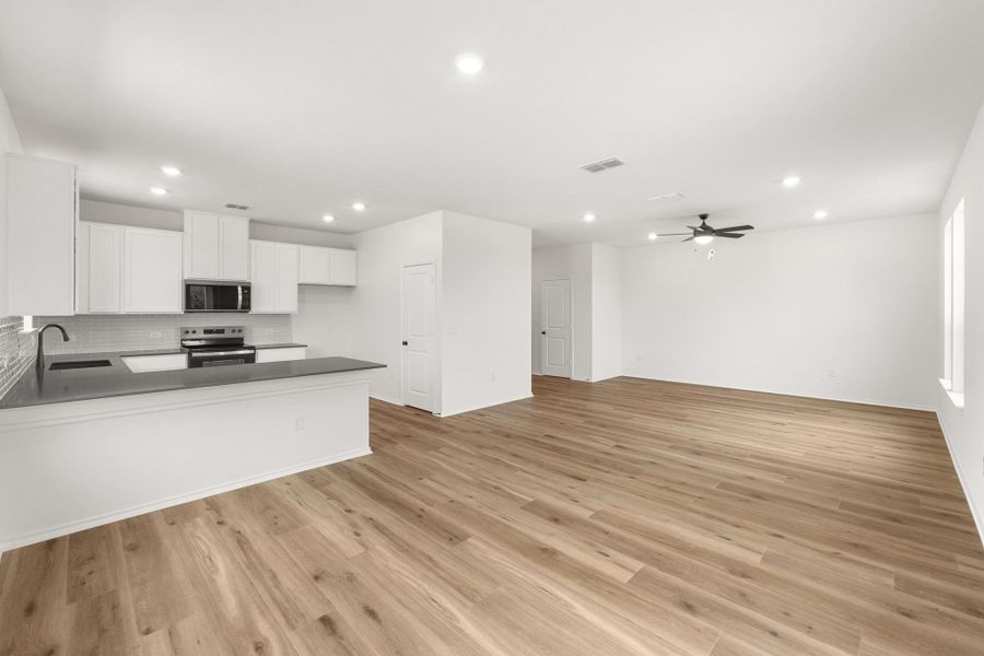 Image 27 of a home in Creekside at Estancia.