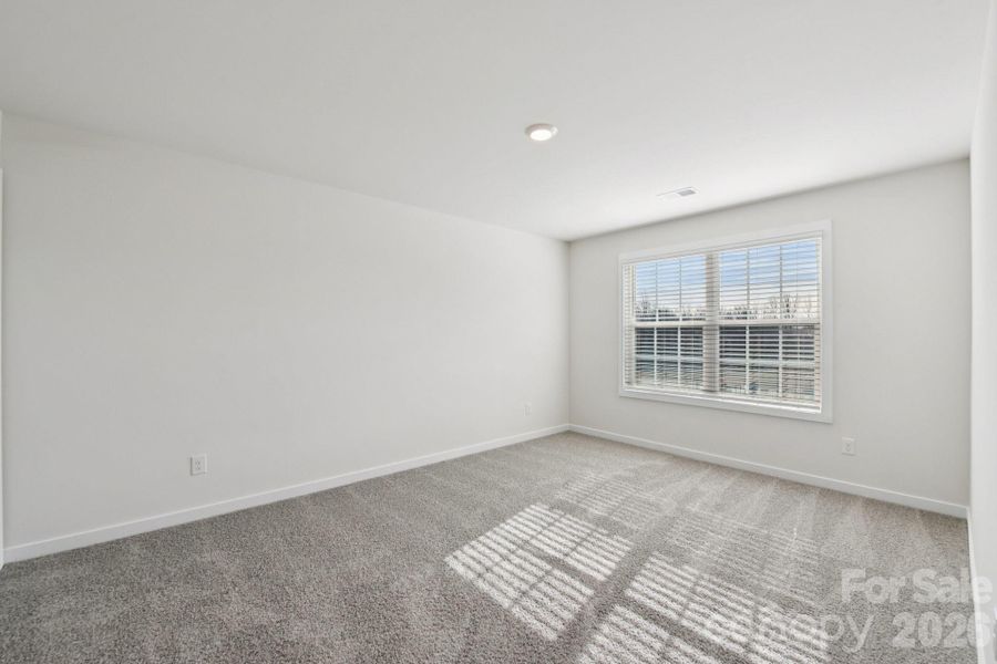 Spacious, unfurnished interior of a new home in Oak Grove Hill, Huntersville (Image 14).