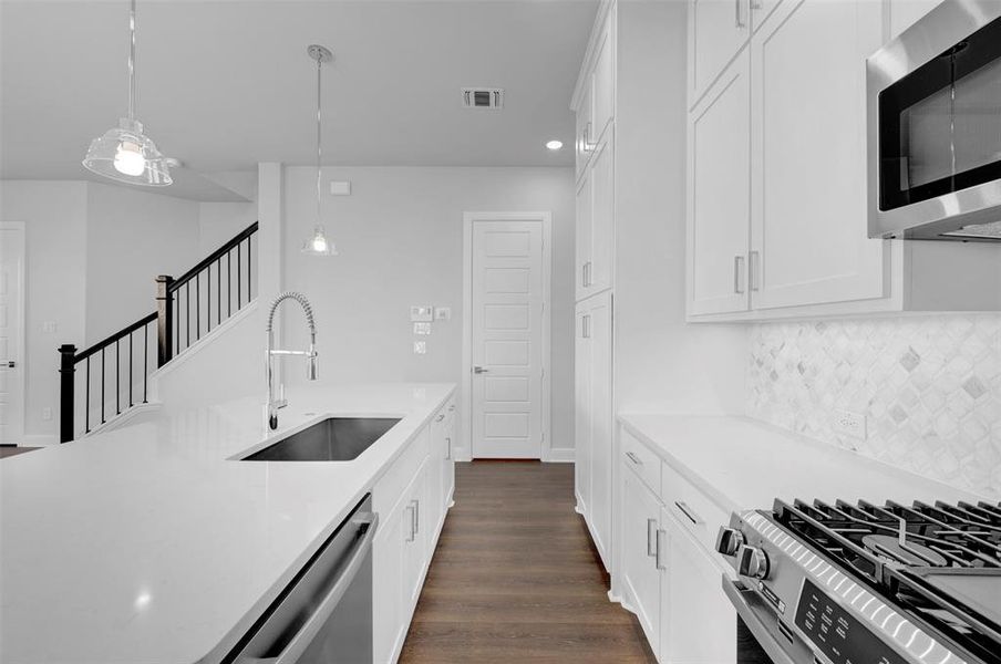 Furnished interior view inside a new home in Painted Tree Woodland West – Cottages, McKinney (Image 10).