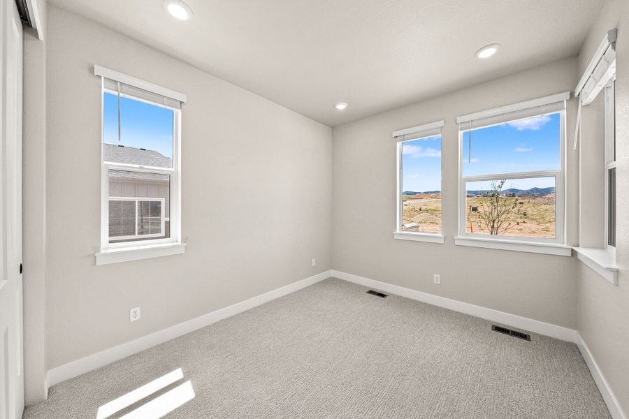 Spacious, unfurnished interior of a new home in Trumark Homes at Sterling Ranch, Littleton (Image 29).