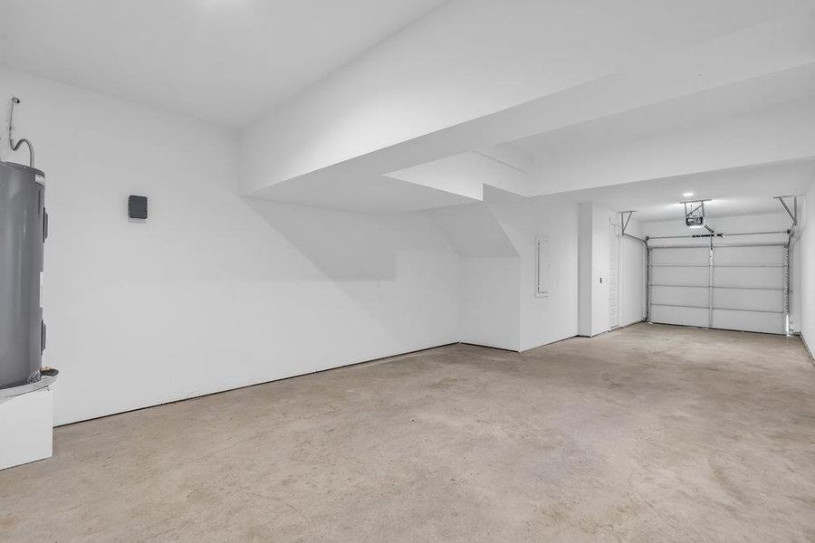 Spacious, unfurnished interior of a new home in Bluebonnet Lofts, Austin (Image 19).