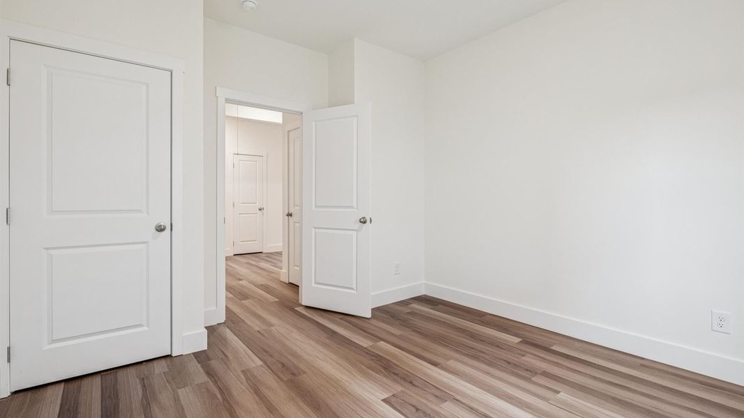 Spacious, unfurnished interior of a new home in Millstone Village, Morristown (Image 14).