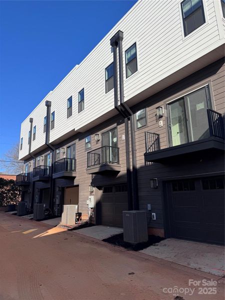 Image 8 of a home in .