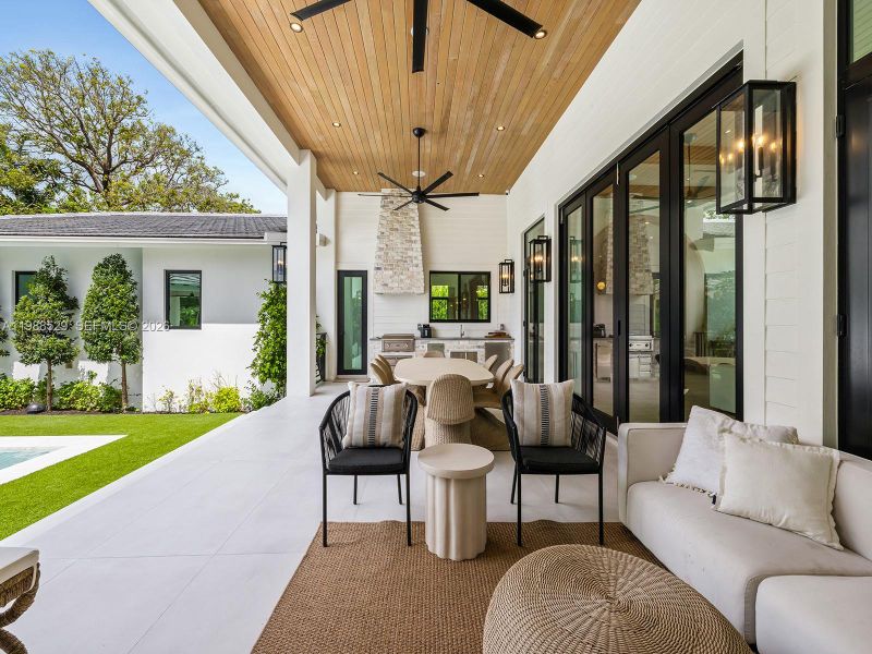 Exterior details and patio area of a home in , Palmetto Bay (Image 20).